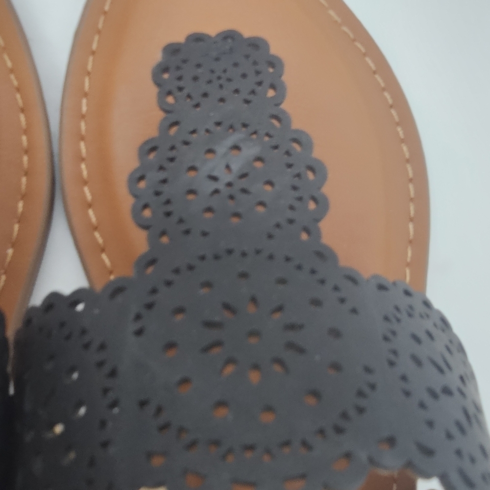 XOXO Rally Floral Cutout Thong Sandals Black Size 6 - Picture 8 of 8